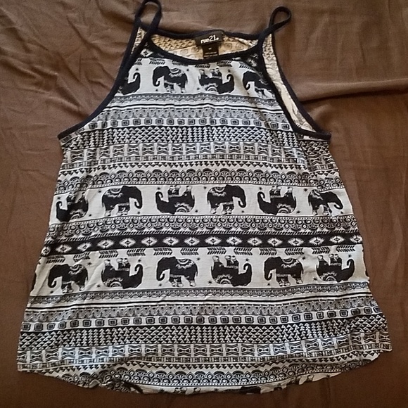 Tank tops - Picture 2 of 4